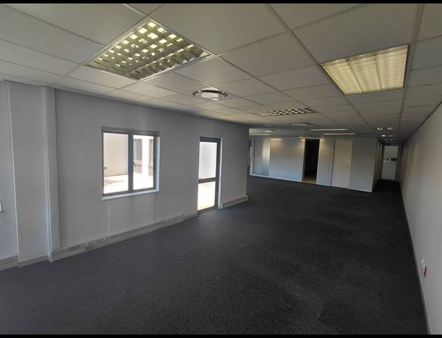 371M² OFFICE TO LET IN LYME PARK